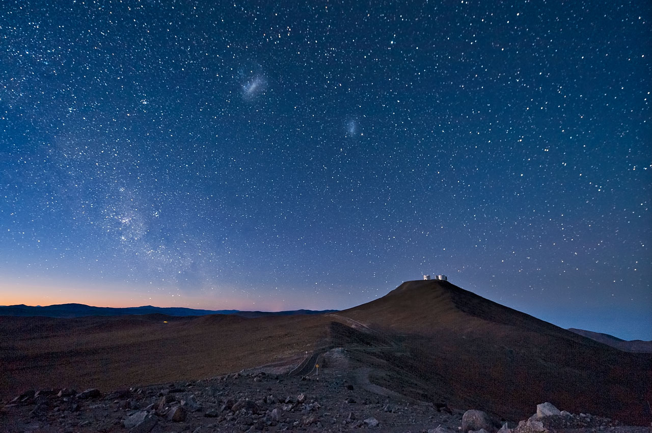 Astrónomos chilenos descubren cúmulos de galaxias desde el desierto de Atacama.